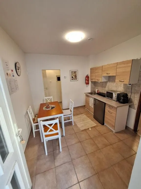 „1” apartman saját konyhája és étkezője