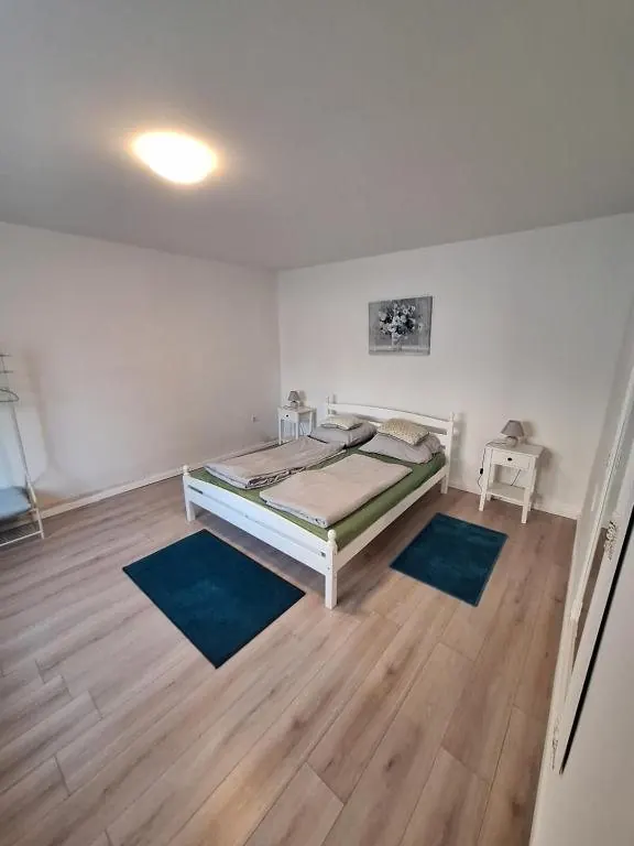 „2” apartman franciaágyas hálószobája
