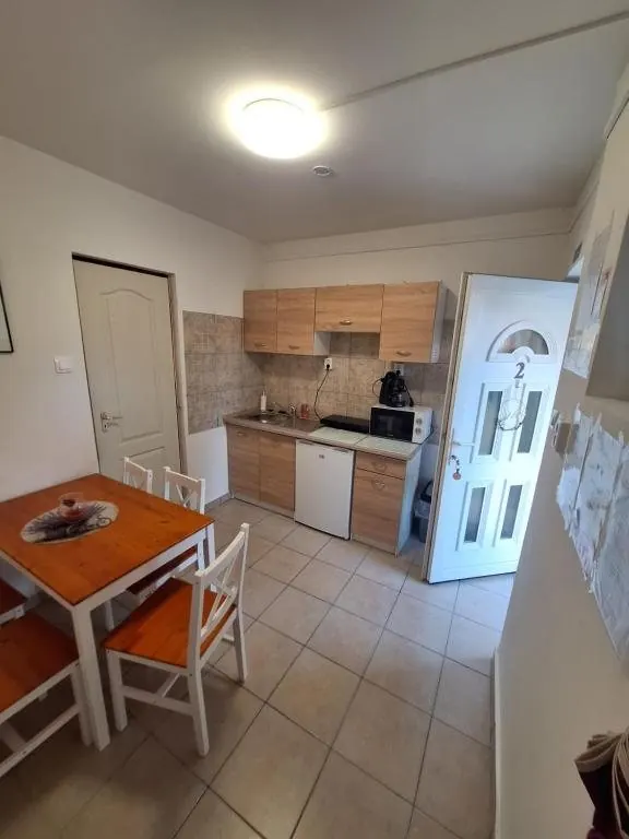 „2” apartman saját konyhája és étkezője
