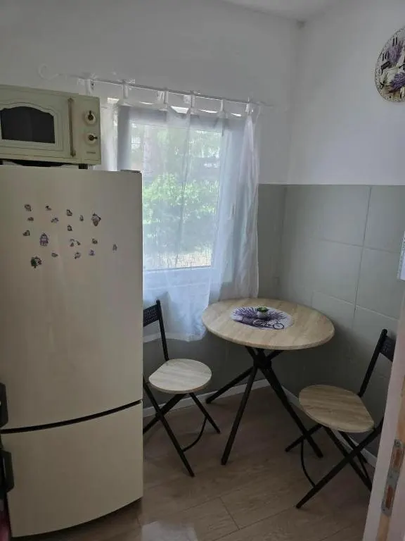 „4” apartman étkezője hűtővel