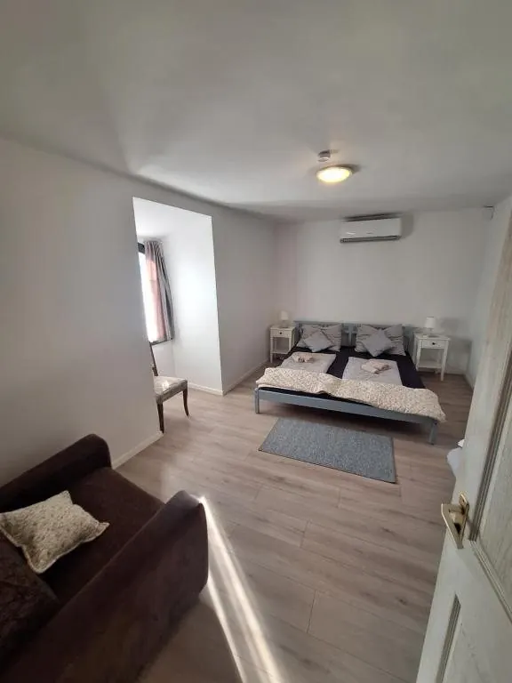 „6” apartman tágas hálószobája Balatonfűzfőn
