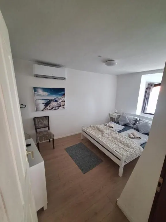 „6” apartman hálószobája és tárolórésze