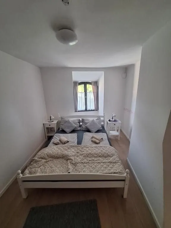 „6” apartman kisebb hálószobája