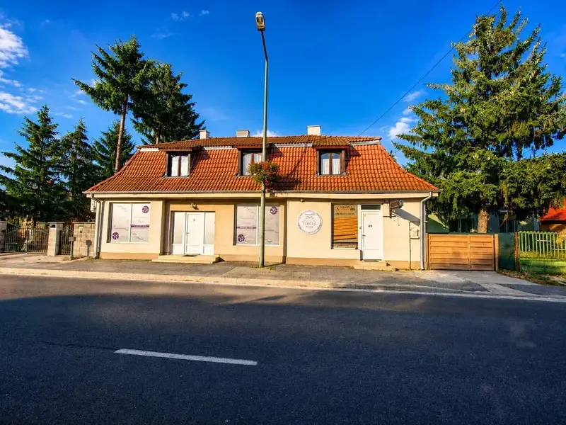 Levendula Porta Apartman épület Balatonfűzfőn, a Balaton körút 49. alatt
